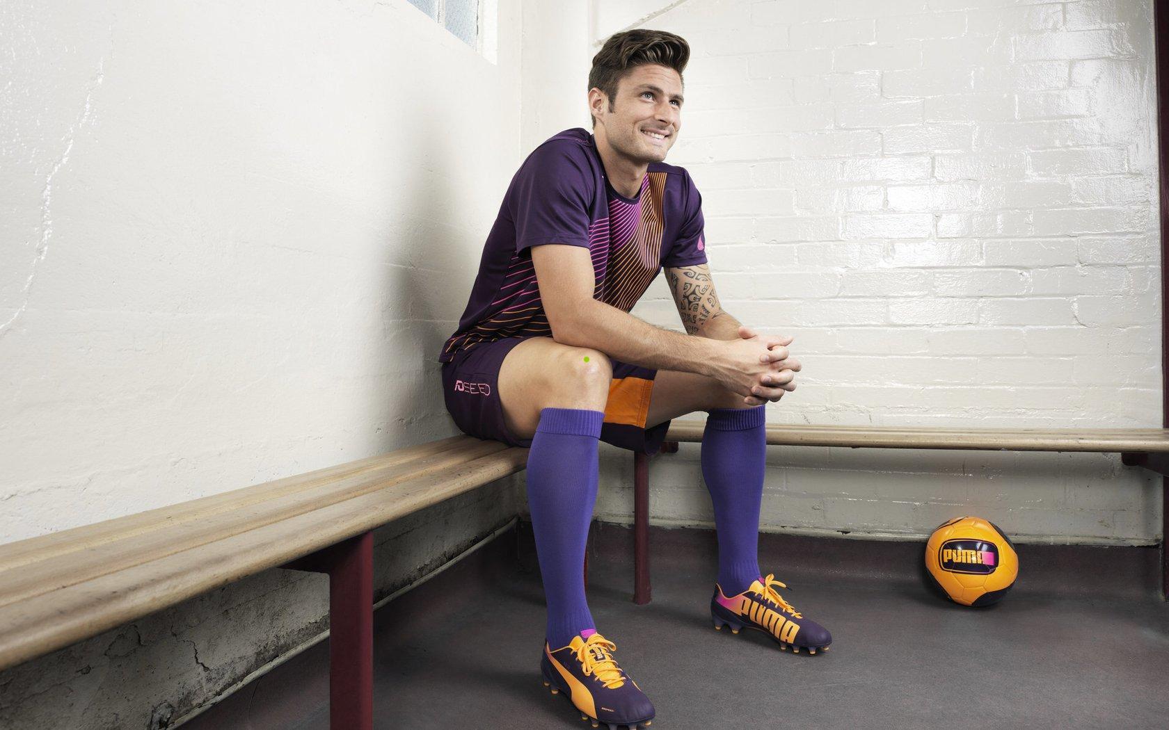  体育资讯-绿茵场外的商业帝国，揭秘首位身家突破十亿美元足球运动员的财富版图