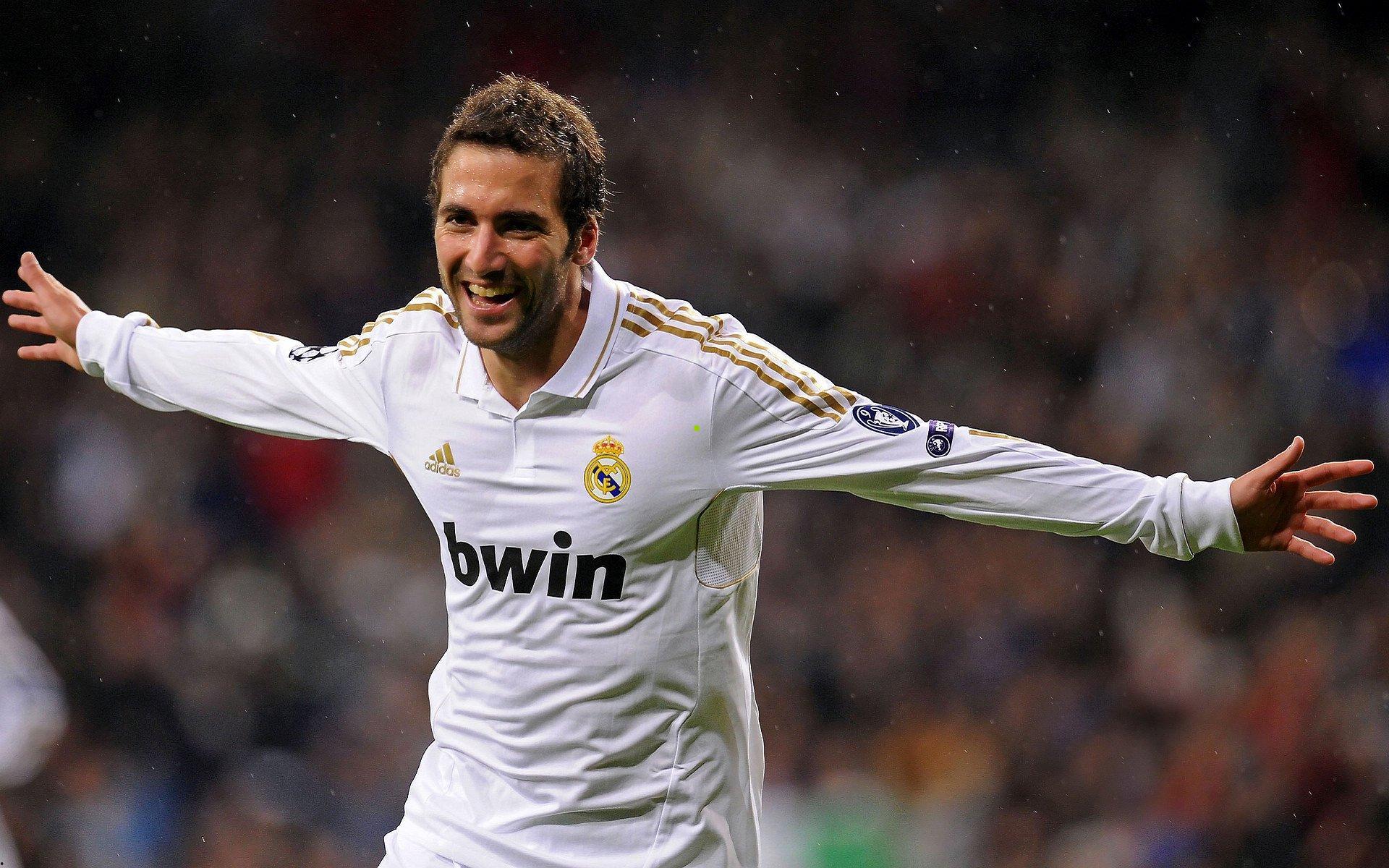 绿茵场上的胜者风范，国少队十四球凯旋后的动人一课